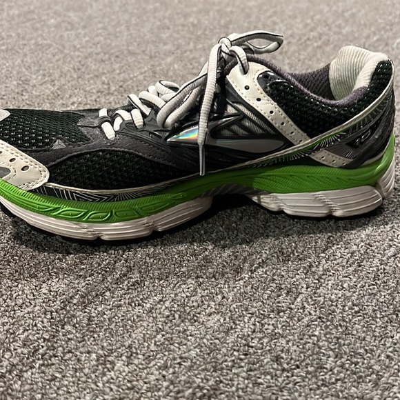 Brooks running shoes, charcoal, gray and green - Picture 4 of 5